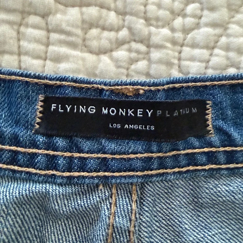 Flying Monkey Platinum Denim Shorts 24 Distressed Fringe Raw Hem Y2K Blue Y1311